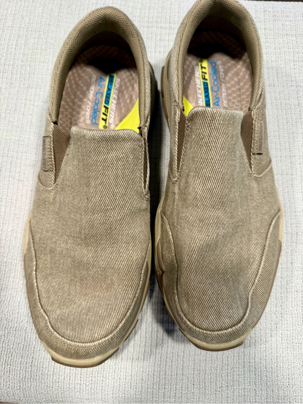Skechers Mens size 11 Slip-On Men’s Casual Shoes in Light Brown